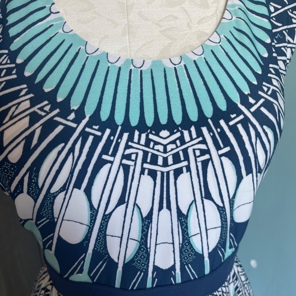 XXSOLDXX BCBG TWIST SUMMER DRESS - Picture 2 of 9